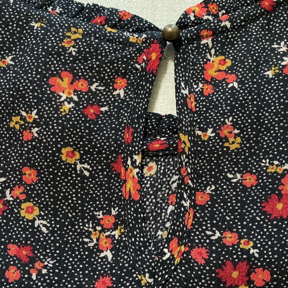 Knox Rose NWOT Cato Black and Red Pleated Bib Collar Blouse - Picture 6 of 7